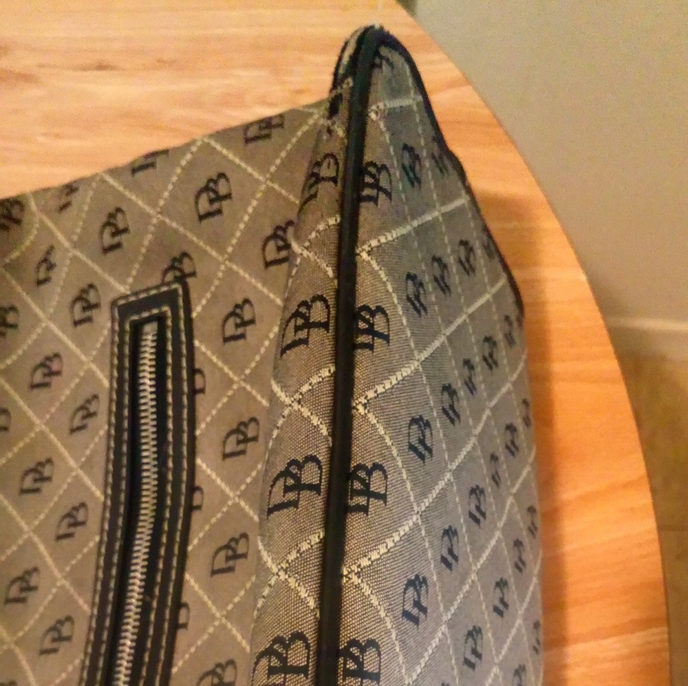 Dooney & Bourke - Picture 4 of 6